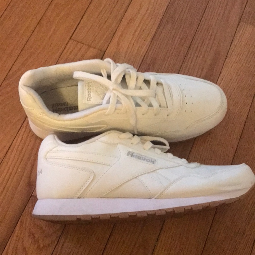 Reebok classic white sneakers. Size 8.